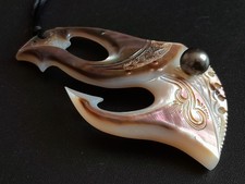 Pendentif hameçon nacre d'occasion  Les Rosiers-sur-Loire