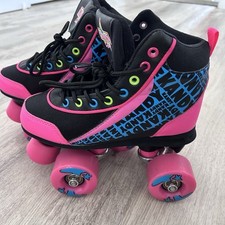 Girls Roller Skates Size 1 Kandy Luscious Disco Diva Quad Skates Black & Pink comprar usado Girls Roller Skates Size 1 Kandy Luscious Disco Diva Quad Skates Black & Pink comprar usado  Enviando para Brazil