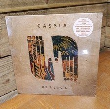 Cassia - Replica VINYL 12" Album 2019 NEW & Sealed - Debut Album Cream Ltd Ed. comprar usado Cassia - Replica VINYL 12" Album 2019 NEW & Sealed - Debut Album Cream Ltd Ed. comprar usado  Enviando para Brazil