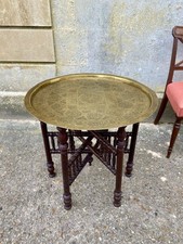 Usado, Mesa antiga vintage do Oriente Médio com bandeja superior de latão e base dobrável de madeira comprar usado Usado, Mesa antiga vintage do Oriente Médio com bandeja superior de latão e base dobrável de madeira comprar usado  Enviando para Brazil