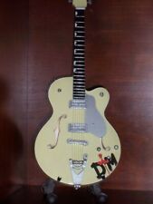 Guitarra miniatura DEPECHE MODE MARTIN GORE suporte livre display PRESENTE, usado comprar usado  Enviando para Brazil