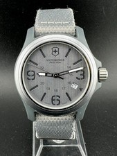 Usado, Relógio Victorinox Swiss Army masculino mostrador cinza data quartzo 40mm - 241515 comprar usado Usado, Relógio Victorinox Swiss Army masculino mostrador cinza data quartzo 40mm - 241515 comprar usado  Enviando para Brazil