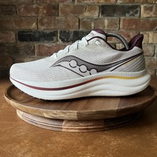 Tênis Saucony Triumph 23 Masculino 9 Road Running Creme Borgonha comprar usado Tênis Saucony Triumph 23 Masculino 9 Road Running Creme Borgonha comprar usado  Enviando para Brazil