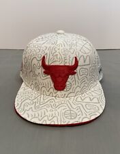 Chicago Bulls Artist Series Snapback Czapka Czapka Dorosły Biały Kelly Knaga Regulowana na sprzedaż  Wysyłka do Poland