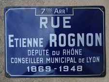Plaque émaillée ancienne d'occasion  Privas