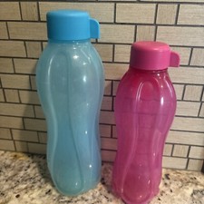 Garrafa de água Tupperware Eco conjunto de 2 tampas de torção usadas azul e rosa GG e média comprar usado  Enviando para Brazil