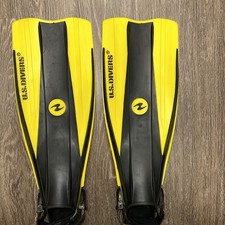 Divers fins medium for sale  Redlands
