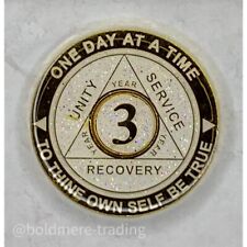 Usado, Medalhão de 3 anos Alcoólicos Anônimos folheado a ouro branco AA Sobriedade Chip Coin comprar usado  Enviando para Brazil