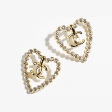 Brincos com clipe de coração com logotipo CHANEL CC – Ouro com strass comprar usado  Enviando para Brazil