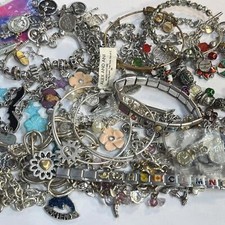 Lote de pulseiras de berloque (tradicional, italiana, europeia, Alex e Ani) mais berloques comprar usado  Enviando para Brazil