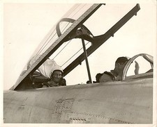 PHOTO MILITAIRE AMIRAL FRANCAIS JOZAN PARAIT AU DECOLLAGE FORMAT 20.5 x 25 cm comprar usado  Enviando para Brazil