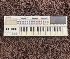 Antigo CASIO, PT-80 Teclado Eletrônico com Cartão Rom, NÃO TESTADO, PARA PEÇAS. comprar usado  Enviando para Brazil