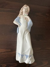 Statue femme porcelaine d'occasion  Mons-en-Barœul