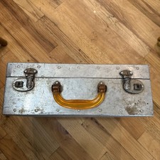 Vintage Aluminum Suitcase with Lucite Handle comprar usado Vintage Aluminum Suitcase with Lucite Handle comprar usado  Enviando para Brazil