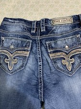 Jeans feminino Rock Revival 34" x 32" bota fácil lavada bling bordado comprar usado Jeans feminino Rock Revival 34" x 32" bota fácil lavada bling bordado comprar usado  Enviando para Brazil