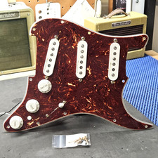 Guitarra Fender Deluxe Player's Strat LOADED PICKGUARD Vintage captadores silenciosos comprar usado  Enviando para Brazil