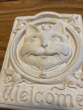 Usado, Placa de parede de concreto fundido acabamento em pedra natural Carruth Studios "Welcome Cat" comprar usado  Enviando para Brazil