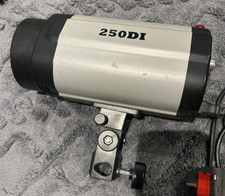 Luz de estudio Neewer 250DI - probada y funcionando NECESITA BOMBILLA luz flash de estudio segunda mano  Embacar hacia Mexico