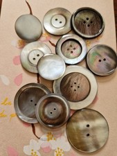 Lot grands boutons d'occasion  Limonest