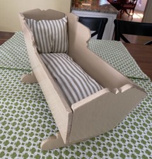 Balancín cama cuna muñeca madera vintage con almohada y colchón, rústico primitivo segunda mano  Embacar hacia Mexico