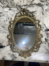 Usado, Espelho de parede oval ornamentado bronze vintage Itália Hollywood Regency moldura de metal 10”x7” comprar usado Usado, Espelho de parede oval ornamentado bronze vintage Itália Hollywood Regency moldura de metal 10”x7” comprar usado  Enviando para Brazil