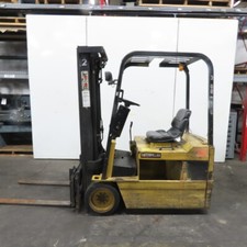 Caterpillar f30 2600lb for sale  Middlebury