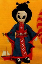 Usado, Boneca japonesa de tricô padrão brinquedo macio vintage menina gueixa. 17 pol. de altura. Fio DK. comprar usado  Enviando para Brazil