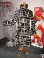 Elegant manteau brodé d'occasion  Pierrefort