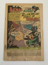 Detective comics 359 usato  Spedire a Italy