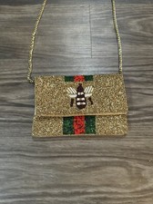 Tiracolo Queen Bee frisado dourado com listras vermelhas e verdes.  Ótimo estado! comprar usado  Enviando para Brazil