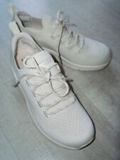 New skechers everywhere for sale  LEIGH