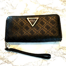 Guess women wallet for sale  Elizabethtown