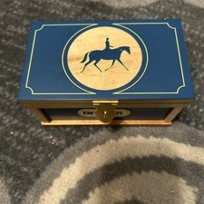 Retired breyer hunter for sale  New Lebanon