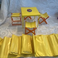 Antiga mesa de acampamento Barbie anos 70 4 cadeiras dobráveis 4 sacos de dormir comprar usado  Enviando para Brazil
