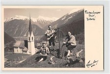 Usado, 39122492 - Finkenberger Trio mit Instrumenten und Blick auf die Kirche comprar usado  Enviando para Brazil