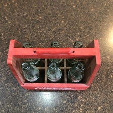 Vintage Mini Pacote com 6 Garrafas de Coca-Cola em Porta-Cola de Madeira 4" comprar usado Vintage Mini Pacote com 6 Garrafas de Coca-Cola em Porta-Cola de Madeira 4" comprar usado  Enviando para Brazil