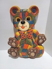 Artesanato de espuma vintage 1979 patchwork multicolorido acolchoado ursinho de pelúcia pendurado na parede comprar usado  Enviando para Brazil