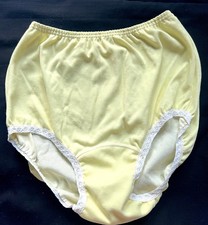 Calcinha de tênis vintage Sai Sports amarela/cueca esportiva acabamento em renda tamanho médio M comprar usado  Enviando para Brazil