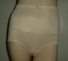Guaina contenitiva beige usato  Portomaggiore