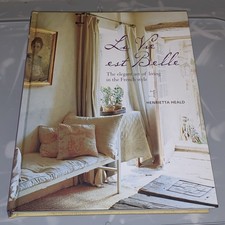Vie est Belle: The elegant art of living in the French style comprar usado Vie est Belle: The elegant art of living in the French style comprar usado  Enviando para Brazil