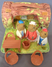 Vintage 1979 Fisher Price Woodsey Log House Esquilo Família Conjunto Completo de Brincadeiras, usado comprar usado  Enviando para Brazil