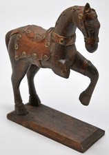 Estatueta de cavalo de madeira vintage original antiga esculpida à mão em latão ajustada comprar usado Estatueta de cavalo de madeira vintage original antiga esculpida à mão em latão ajustada comprar usado  Enviando para Brazil