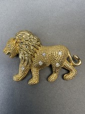 Broche vintage tom dourado macho leão rosnando strass andando MCM animal comprar usado Broche vintage tom dourado macho leão rosnando strass andando MCM animal comprar usado  Enviando para Brazil