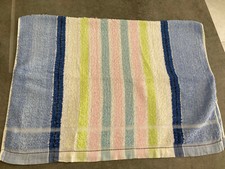 Serviette toilette bleue d'occasion Serviette toilette bleue d'occasion  Castelginest