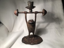 ANTIGO SUPORTE DE VELA SAPO DE METAL SEGURANDO PESO HALTERE SOBRE SUA CABEÇA comprar usado ANTIGO SUPORTE DE VELA SAPO DE METAL SEGURANDO PESO HALTERE SOBRE SUA CABEÇA comprar usado  Enviando para Brazil