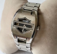 Usado, Bulova Harley Davidson relógio flip face com capa de emblema Harley (76B35) corrida comprar usado Usado, Bulova Harley Davidson relógio flip face com capa de emblema Harley (76B35) corrida comprar usado  Enviando para Brazil