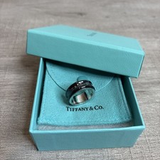 Anel Tiffany&Co 1837 preto titânio prata esterlina tamanho 8 caixa e bolsa de dois tons comprar usado Anel Tiffany&Co 1837 preto titânio prata esterlina tamanho 8 caixa e bolsa de dois tons comprar usado  Enviando para Brazil