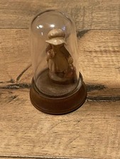 Usado, Escultura em madeira em miniatura ANRI Itália "Menina com galinhas" com display globo comprar usado  Enviando para Brazil