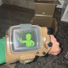 Vault-TEC 111 M4 Capa Tamanho Completo Telefone Usável Pip-Boy Fallout 4 SEM JOGO PS4 comprar usado Vault-TEC 111 M4 Capa Tamanho Completo Telefone Usável Pip-Boy Fallout 4 SEM JOGO PS4 comprar usado  Enviando para Brazil