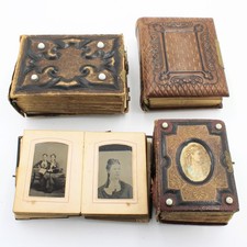 Lote de 4 álbuns antigos de couro tipo CDV e filmes tipo lata #X526 comprar usado Lote de 4 álbuns antigos de couro tipo CDV e filmes tipo lata #X526 comprar usado  Enviando para Brazil